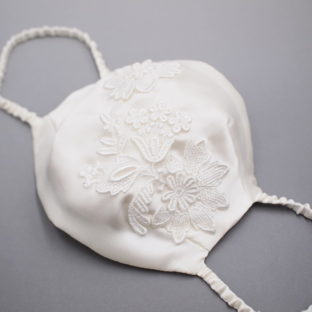 シルク100%なめらかマスク　オフホワイト&立体レース