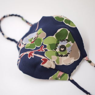 《ヴァレンティノ生地使用》シルク100%なめらかマスク　ネイビー