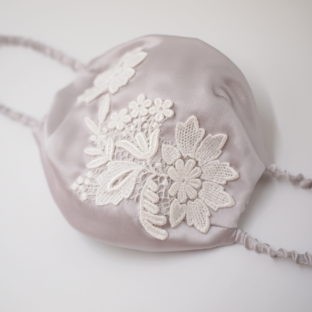 シルク100%なめらかマスク　シルバー&立体フラワーレース